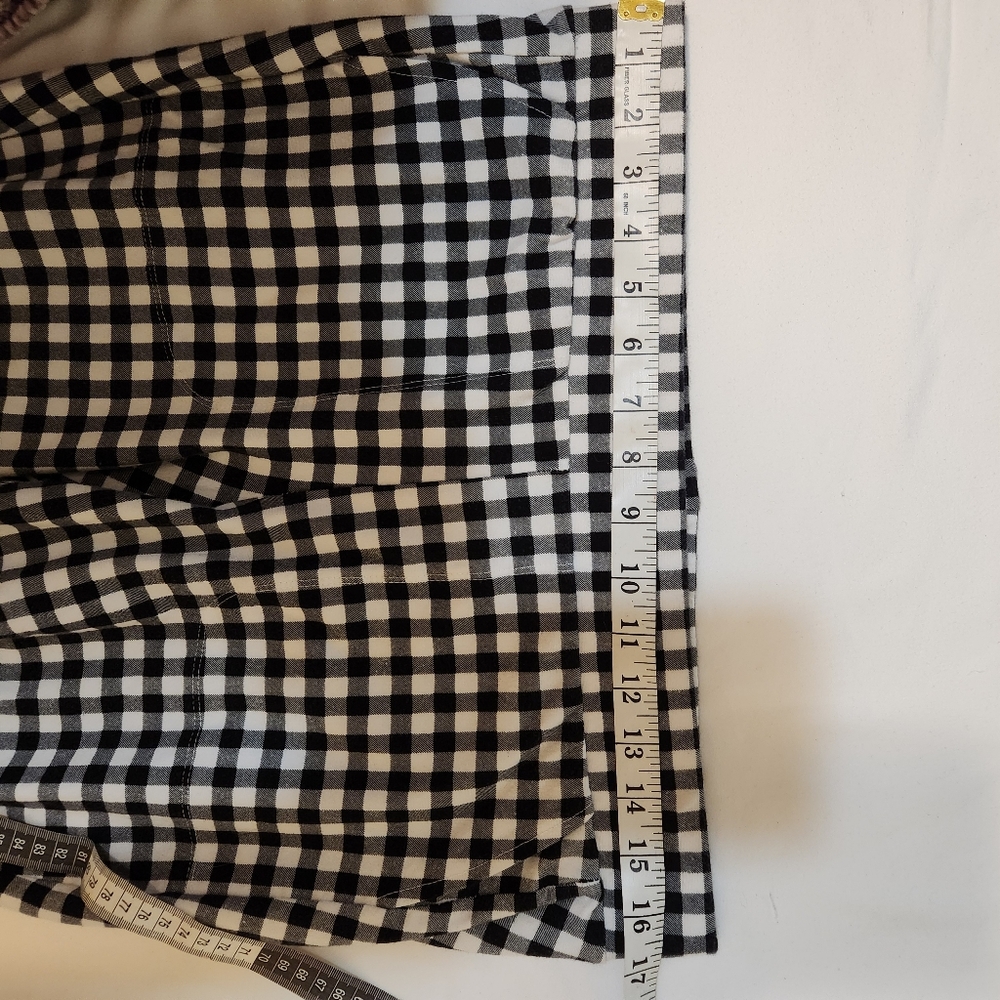 Torrid Size 2 Black White Checkered Stretch Capri Pants - Picture 4 of 7
